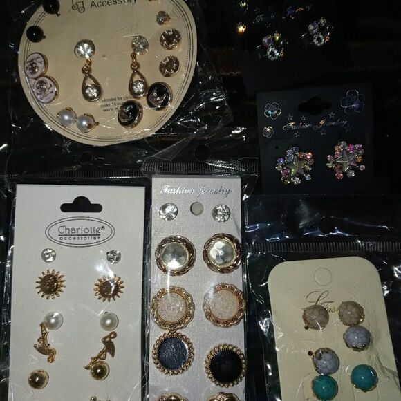 Randomized jewelry bundles   - Picture 1 of 14